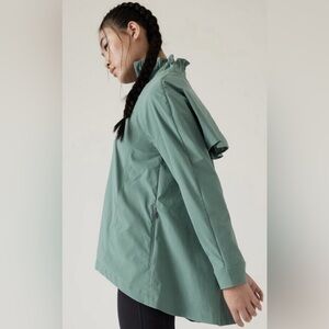 NWT ATHLETA Advantage Poplin Top in Deep Ocean